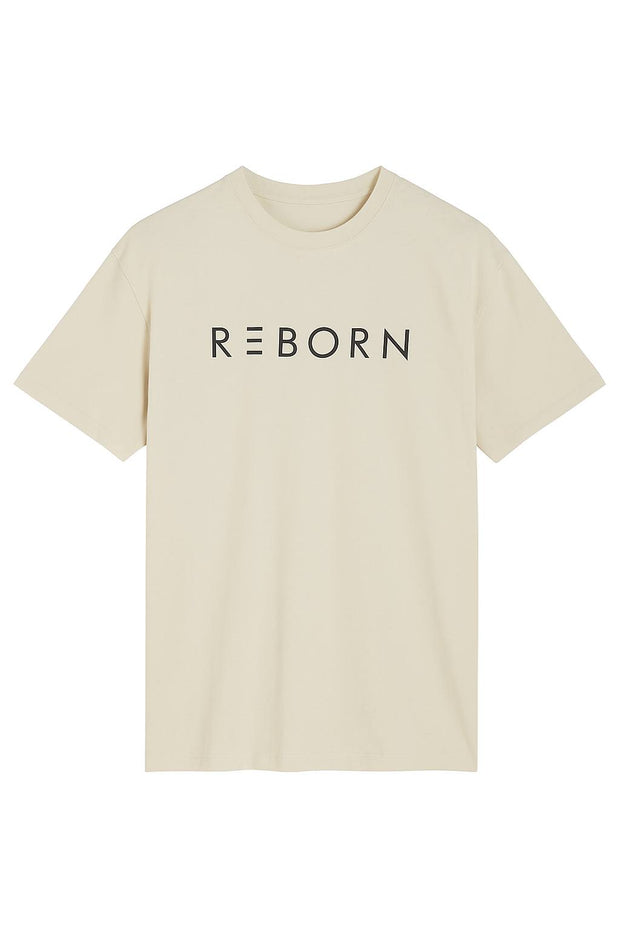 t shirt beige con scritta nera su sfondo bianco